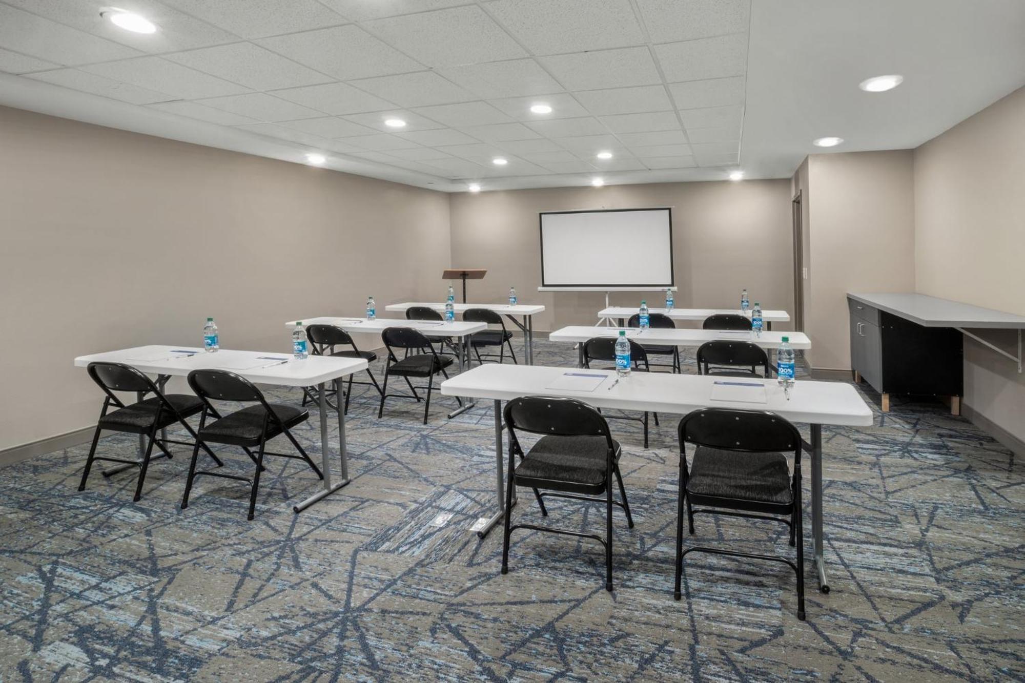 Holiday Inn Express - Hattiesburg West - Univ Area Exterior photo
